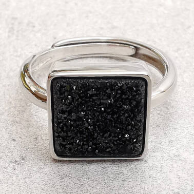 Czarna druza w kształcie kwadratu - pierścionek 