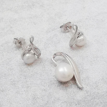 Komplet z perłami i oprawą w kształcie listka